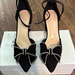 Elegant Black Women's Shoes with Bow Detail